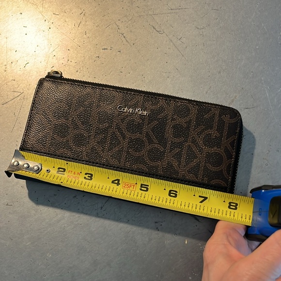 Calvin Klein Wallet. EUC - Picture 3 of 8
